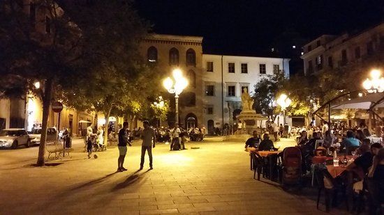 Piazza Tola