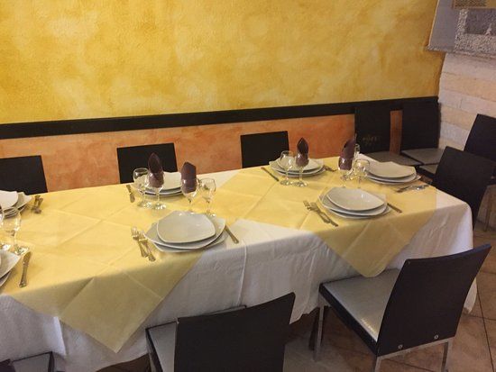 Italian Pizzeria La Nuova Taverna
