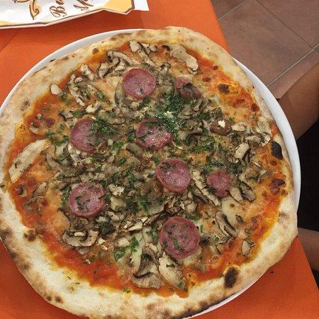 Pizzeria Col Di Lana Da Victoria