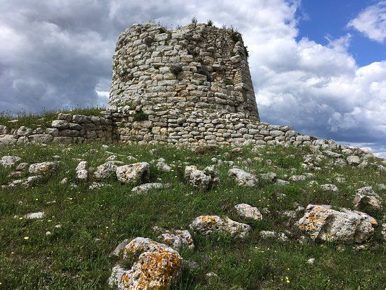 le Nuraghe Is Paras